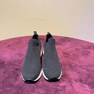 Women’s Mix No. 6 Tanna Wedge Sneakers – Size 10 Black & White Wedge Sneakers